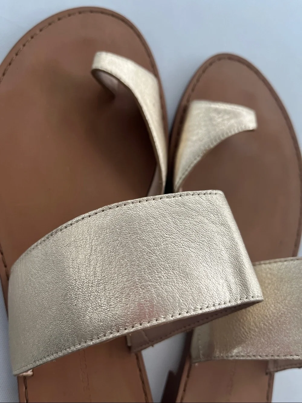 BANANA REPUBLIC Gold Toe Ring  Leather Slide Sandals. NWOT SZ:9